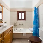 Zoi Holiday home *